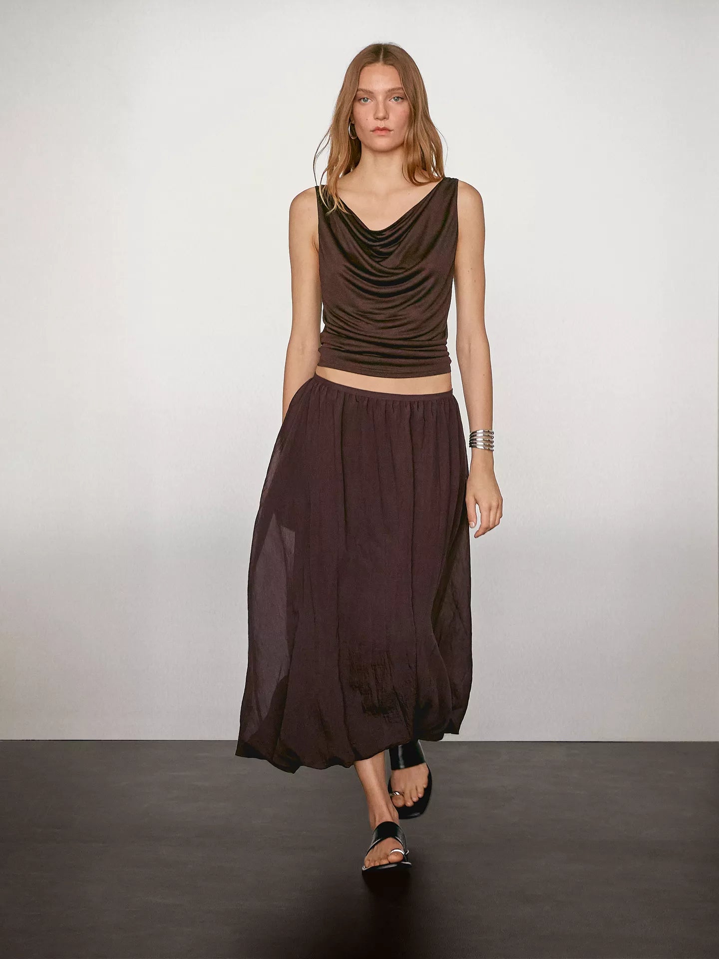 Pleated voluminous midi skirt · Burgundy · | Massimo Dutti